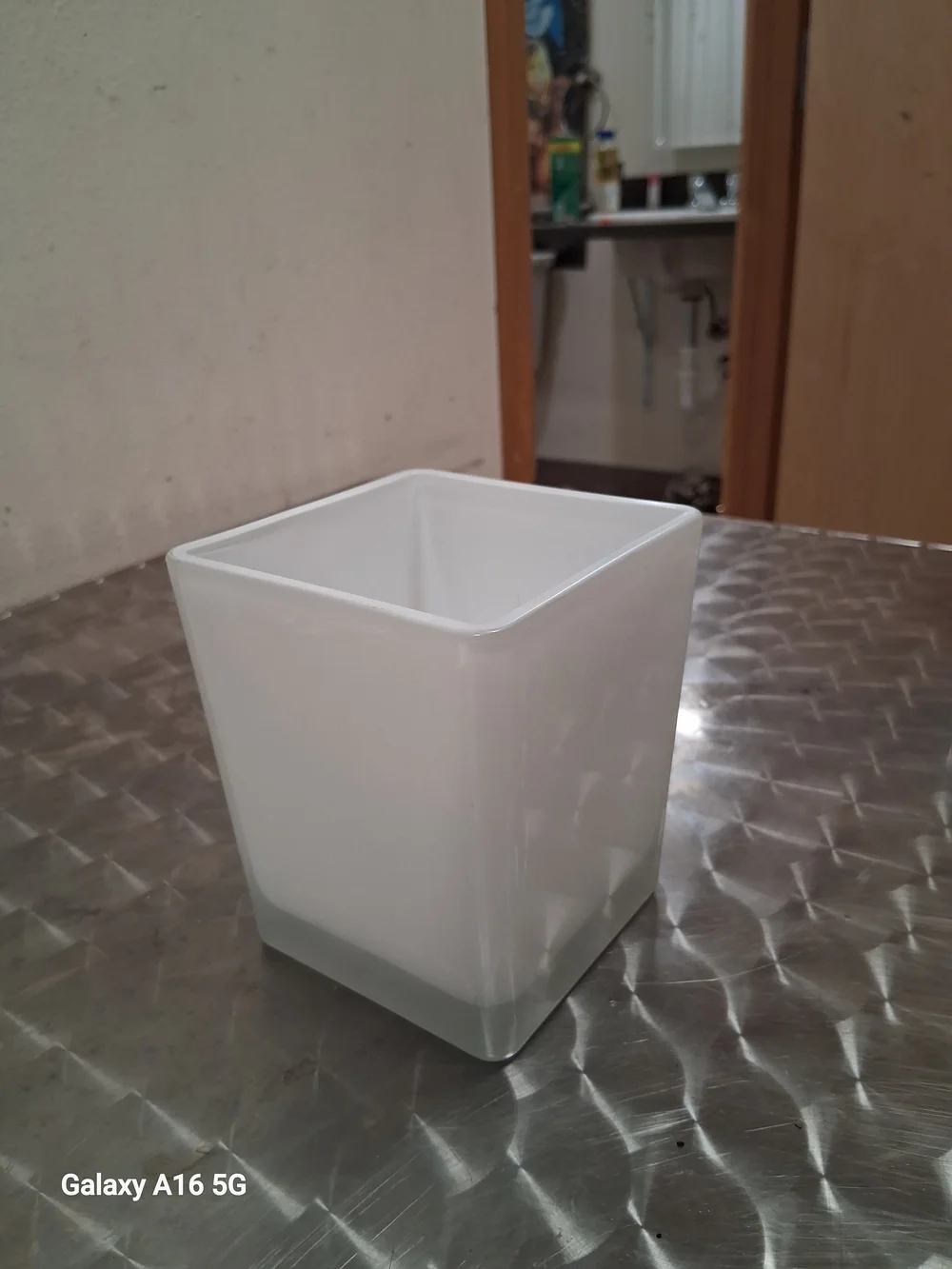 N/A minimal white